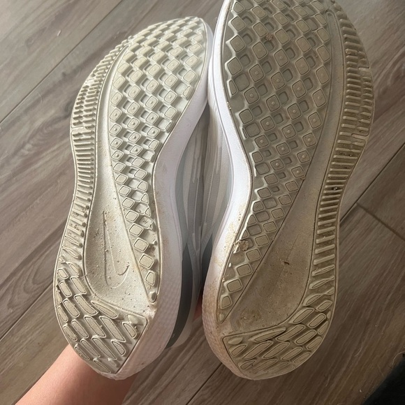 Women’s Nike Winflo Running Shoes size 9.5 - Picture 4 of 5